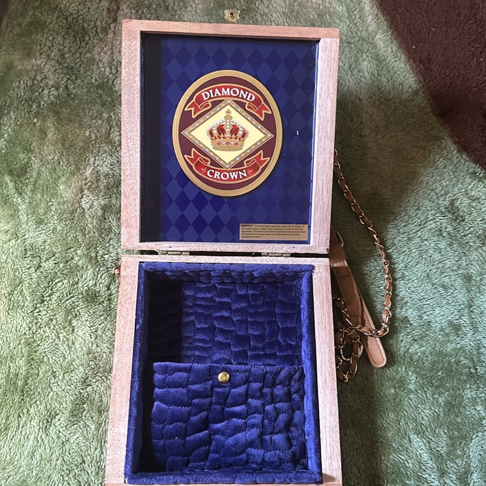 Cute nostalgic cigar box purse hand crafted - Picture 3 of 6